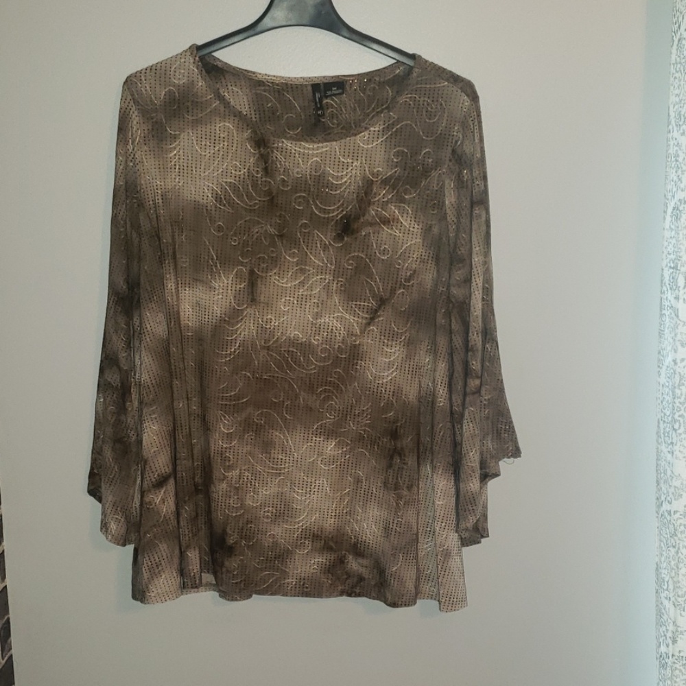 Textures blouse with long sleeves